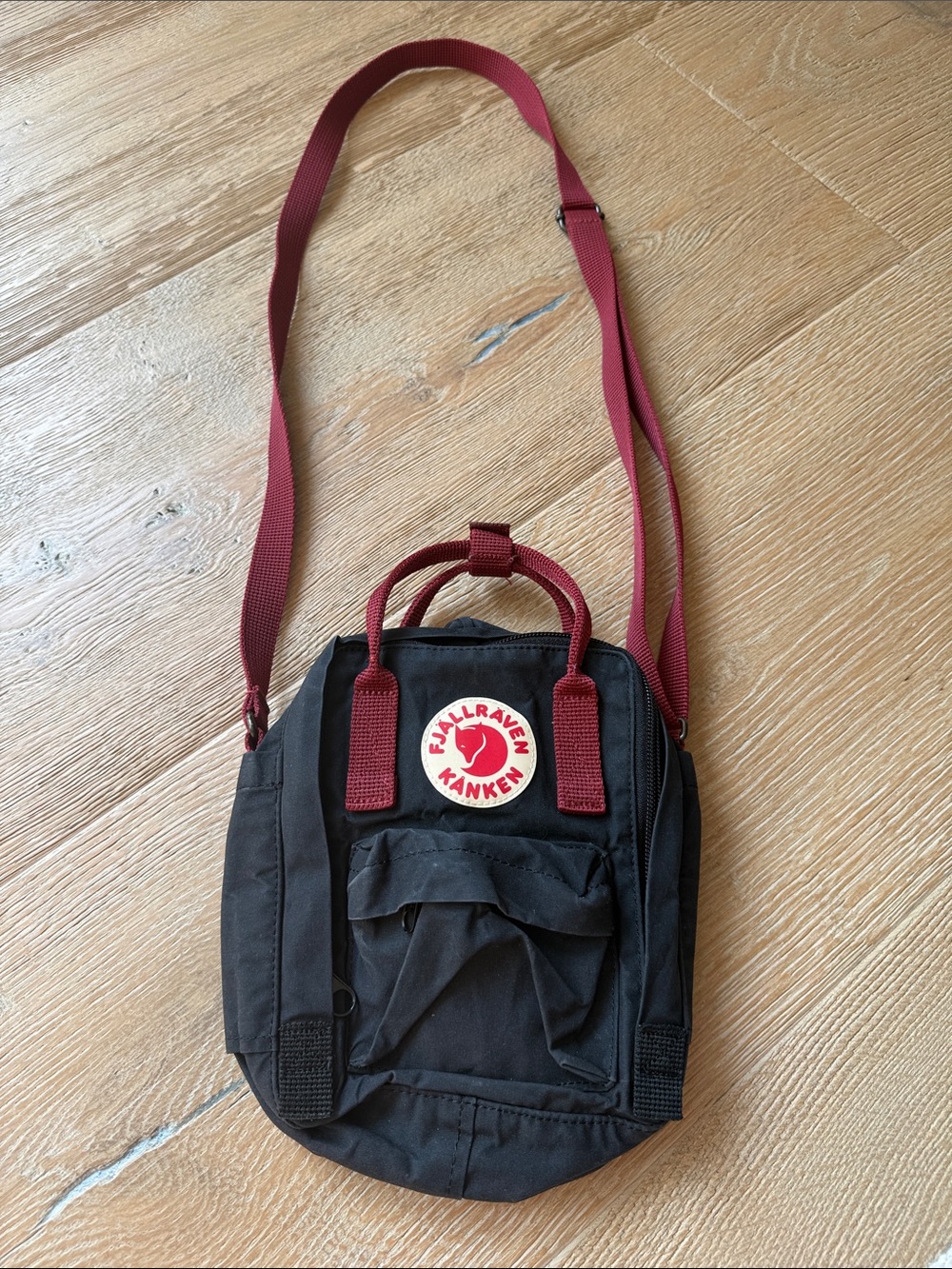Fjällräven Kånken Sling Crossbody Bag | Vinylon F | Lightweight Everyday Bag